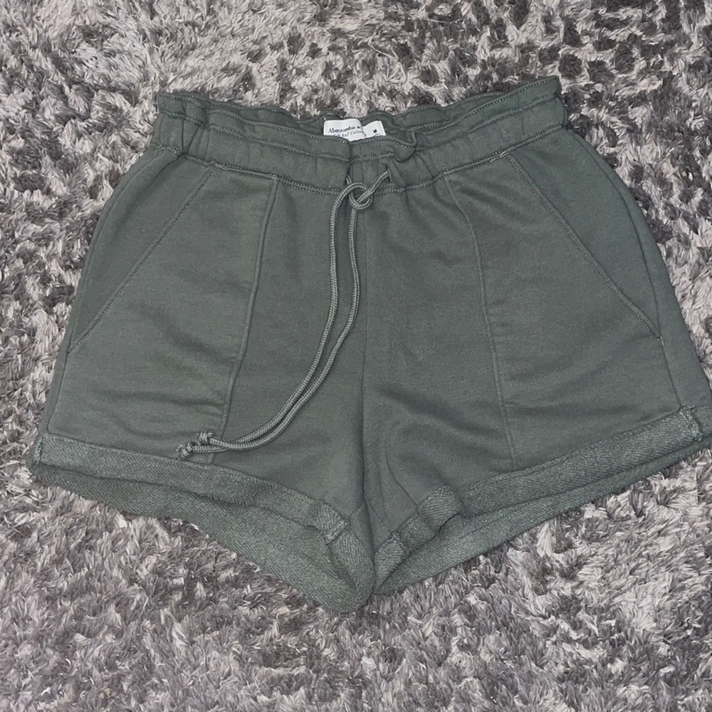 OLIVE SHORTS